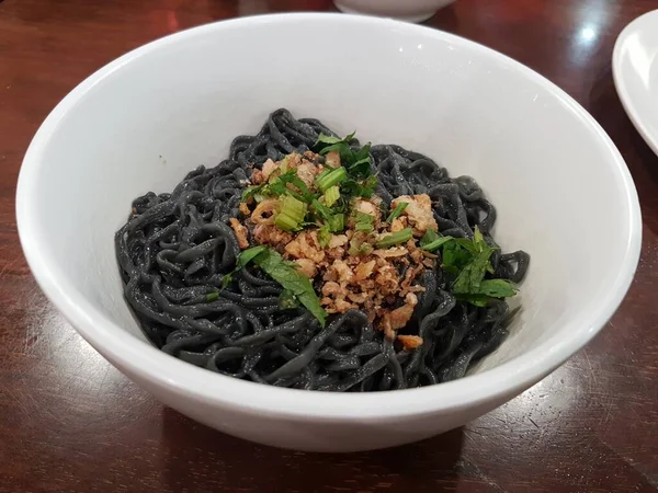 Czarny Yamin Ramen Tradycyjne Jedzenie Korei Pikantnym Smaku — Zdjęcie stockowe