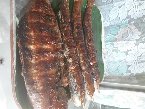 Top View Tasty Large Fried Nile Tilapia Fish Simple Green — Foto de Stock