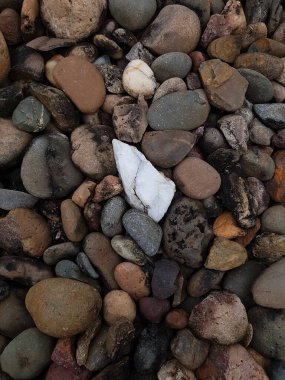 white stone between blackstone background