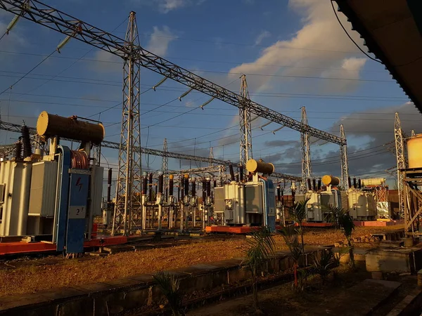 Rainbow Bright Blue Sky Substation — 图库照片