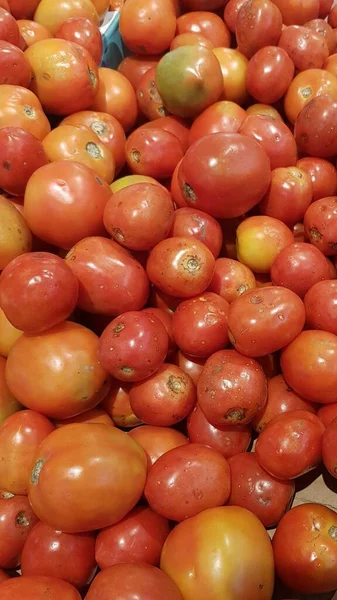 Läckra Röda Tomater Sommaren Fack Marknaden Jordbruk Gård Full Ekologiska — Stockfoto