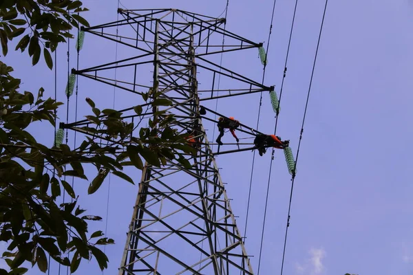 Banjarmasin South Kalimantan Indonesien Augusti 2022 Elektriker Arbete Installation Högspänning — Stockfoto