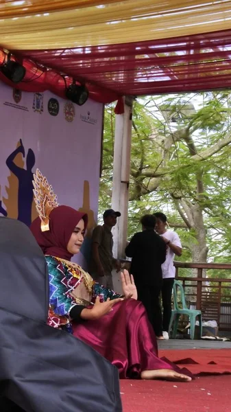 Banjarmasin South Kalimantan Indonezja Sierpnia 2022 Tradycyjny Taniec Plemion Banjar — Zdjęcie stockowe