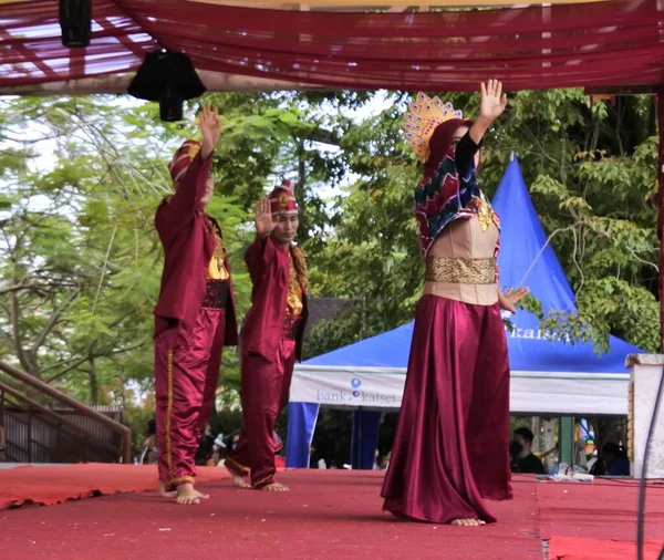 Banjarmasin South Kalimantan Indonésia Agosto 2022 Tradicional Banjar Tribos Dança — Fotografia de Stock