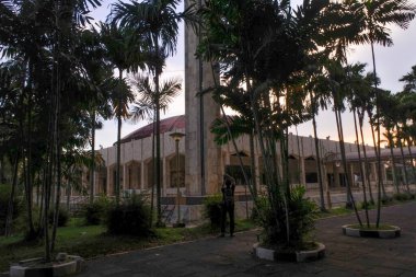 Banjarmasin, Güney Kalimantan, Endonezya - 21 Ağustos 2022: Sabilal Muhtadin Camii, Banjarmasin Büyük Camisi. Banjarmasin 'deki en büyük cami, Güney Kalimantan, Endonezya