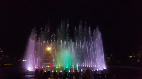 Fontaine Attraction Spectacle Danse Eau Nuit Pour Attirer Les Visiteurs — Photo