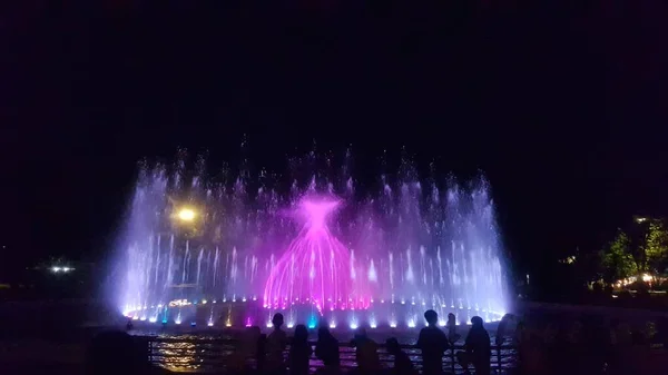 Fontaine Attraction Spectacle Danse Eau Nuit Pour Attirer Les Visiteurs — Photo