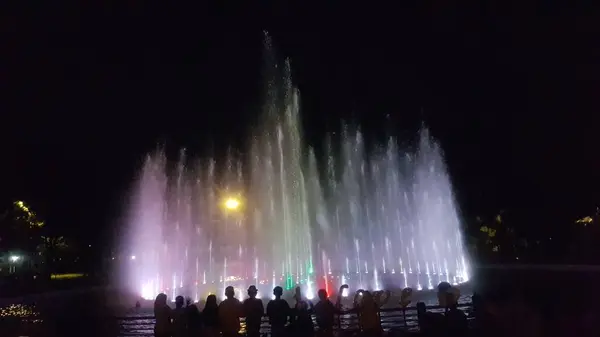 Atração Fonte Show Dança Água Noite Para Atrair Visitantes Para — Fotografia de Stock