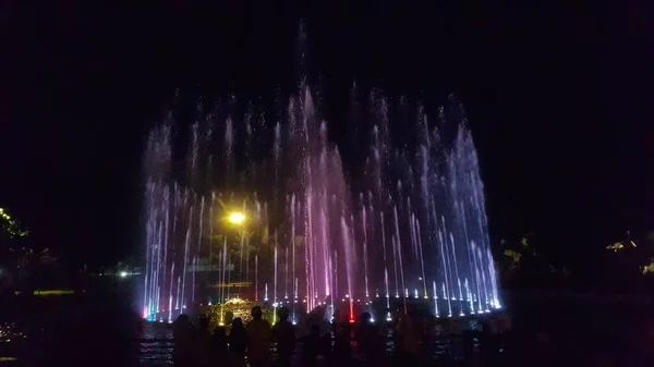 Fontaine Attraction Spectacle Danse Eau Nuit Pour Attirer Les Visiteurs — Photo