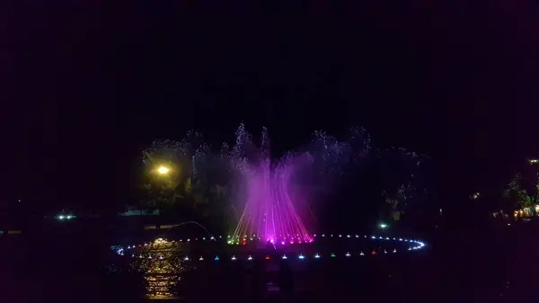 Fontaine Attraction Spectacle Danse Eau Nuit Pour Attirer Les Visiteurs — Photo