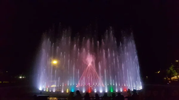 Atração Fonte Show Dança Água Noite Para Atrair Visitantes Para — Fotografia de Stock