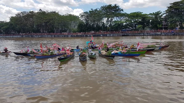 Banjarmasin Indonésia Dezembro 2021 Mercado Flutuante Tradicional Que Vende Produtos — Fotografia de Stock