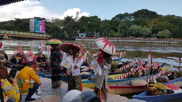 Banjarmasin Indonesia December 2021 Traditional Floating Market Selling Produce Barito — Stock Photo, Image