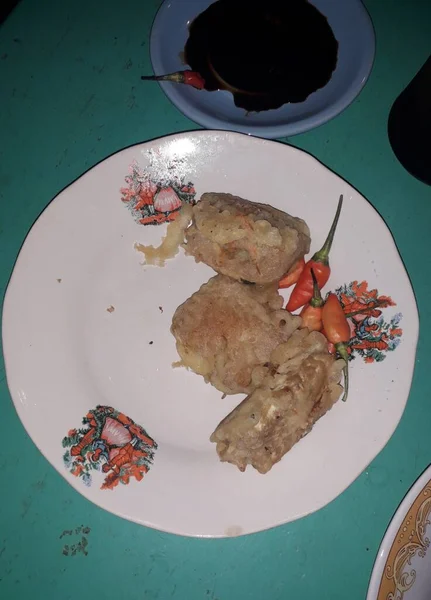 Tempeh Goreng Atau Tempe Mendoan Adalah Sebuah Makanan Tradisional Yang — Stok Foto