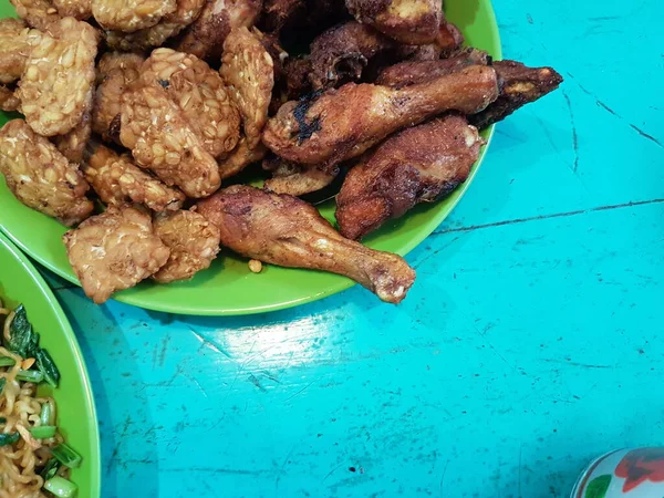 Tempeh Goreng Atau Tempe Mendoan Adalah Sebuah Makanan Tradisional Yang — Stok Foto