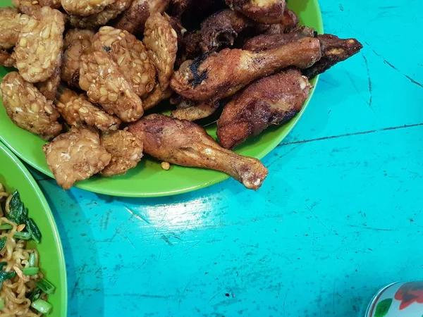 Friterad Tempeh Eller Tempe Mendoan Traditionell Mat Gjord Tempeh Täckt — Stockfoto