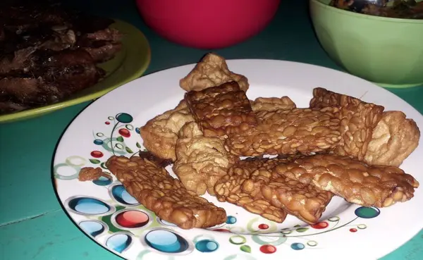 Tempeh Goreng Atau Tempe Mendoan Adalah Sebuah Makanan Tradisional Yang — Stok Foto