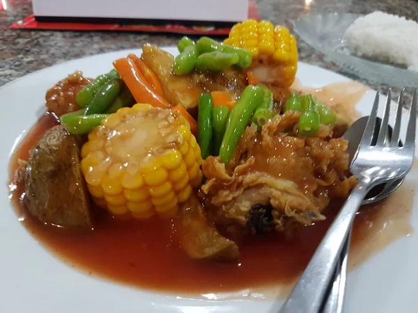 Nourriture Indonésienne Ayam Goreng Saus Asam Manis Poulet Frit Avec — Photo