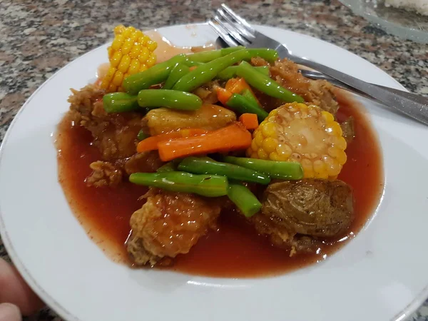 Indonezyjskie Jedzenie Ayam Goreng Saus Asam Manis Smażony Kurczak Słodko — Zdjęcie stockowe
