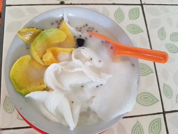 Ice Teler Sau Teler Indonesian Cocktail Fructe Avocado Nucă Cocos — Fotografie, imagine de stoc