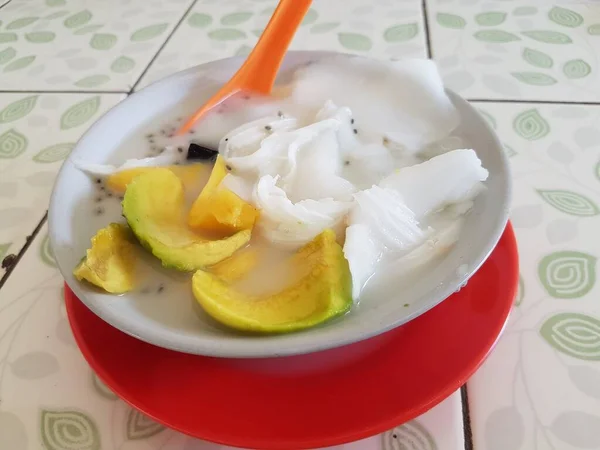 Ice Teler Teler Indonesian 칵테일 Avocado 코코넛 잭프루트 코코넛 우유와 — 스톡 사진