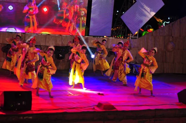 Banjarmasin Jižní Kalimantan Indonésie Října 2021 Dayakské Tance Rámci Kulturního — Stock fotografie