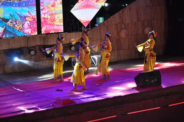 Banjarmasin Jižní Kalimantan Indonésie Října 2021 Dayakské Tance Rámci Kulturního — Stock fotografie