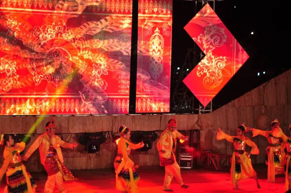 Banjarmasin Південний Калімантан Індонезія Жовтня 2021 Даяцькі Танці Виконувалися Культурному — стокове фото