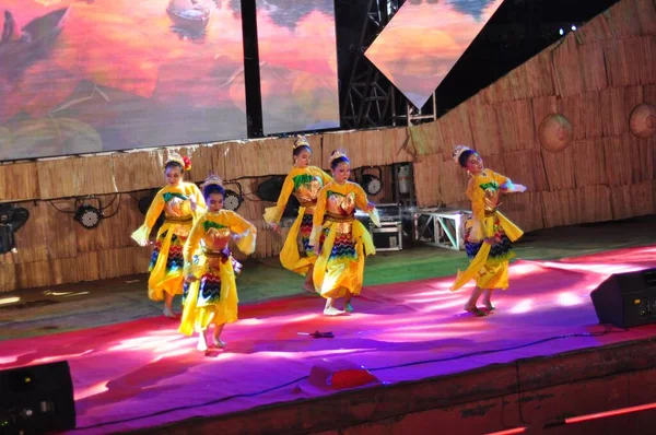 Banjarmasin South Kalimantan Indonesia October 2021 Dayak Dances Performed Cultural — Stock Photo, Image