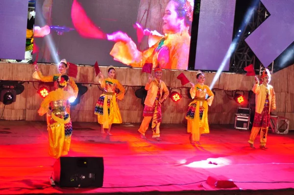 Banjarmasin South Kalimantan Indonésia Outubro 2021 Danças Dayak Realizadas Festival — Fotografia de Stock