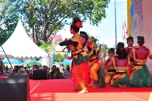 Banjarmasin Південний Калімантан Індонезія Жовтня 2021 Даяцькі Танці Виконувалися Культурному — стокове фото