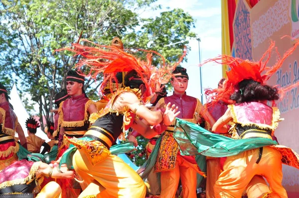 Banjarmasin Kalimantan Południowy Indonezja Października 2021 Tańce Dajakowe Wykonywane Festiwalu — Zdjęcie stockowe