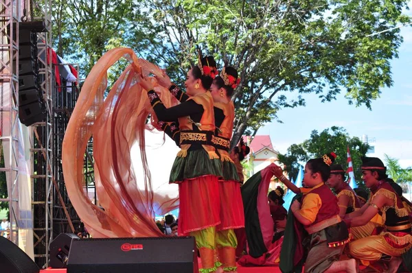 Banjarmasin South Kalimantan Indonésia Outubro 2021 Danças Dayak Realizadas Festival — Fotografia de Stock