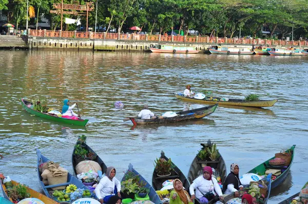 Banjarmasin Kalimantan Meridionale Indonesia Dicembre 2021 Mercato Galleggiante Tradizionale Villaggio — Foto Stock