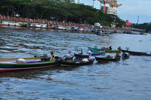 Banjarmasin South Kalimantan Indonesia Δεκεμβρίου 2021 Παραδοσιακή Πλωτή Αγορά Στο — Φωτογραφία Αρχείου