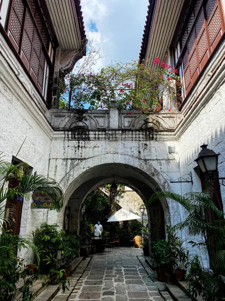 İspanyol esinlenilmiş mimari - Eski Dış görünüş - Güzel bina cephesi