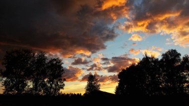 Yaz akşamının sessizliği ve güzelliği