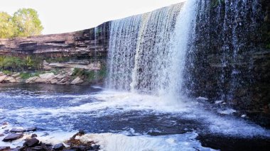 Estonya 'nın en büyük şelalelerinden biri.