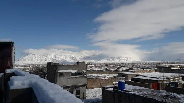 Schöne Aussicht Auf Schneefall Auf Haus — Stockfoto