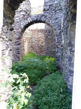 Eski kalenin parçası.