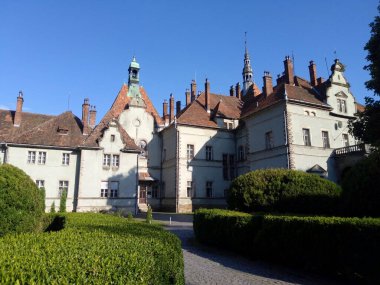 Image of an old castle.