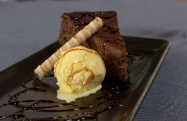 Dondurmalı çikolatalı pasta.