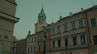 Bakışlar Kamienice ve Lublin 'e