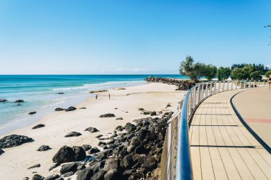 Kirra patikası ve Altın Sahil 'de Coolangatta' ya giden yol.