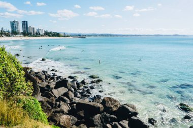 Greenmount 'tan Coolangatta plajı Altın Sahil' de sakin bir günde