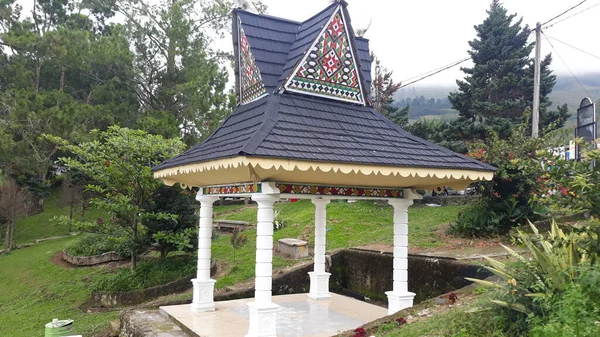 Medan Kuzey Sumatra Endonezya 'da Batak Karo kabilesinin geleneksel binası