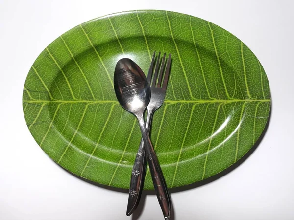 Green Plate Leaf Theme Isolated White Background Spoon Fork — ストック写真