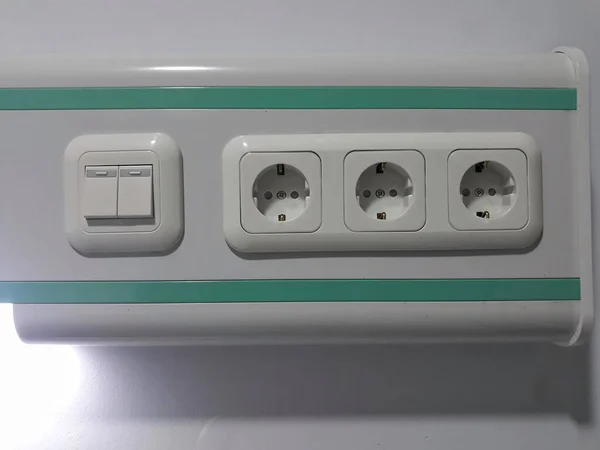 Tres Enchufes Eléctricos Interruptor Que Conecta Acrílico Pared — Foto de Stock