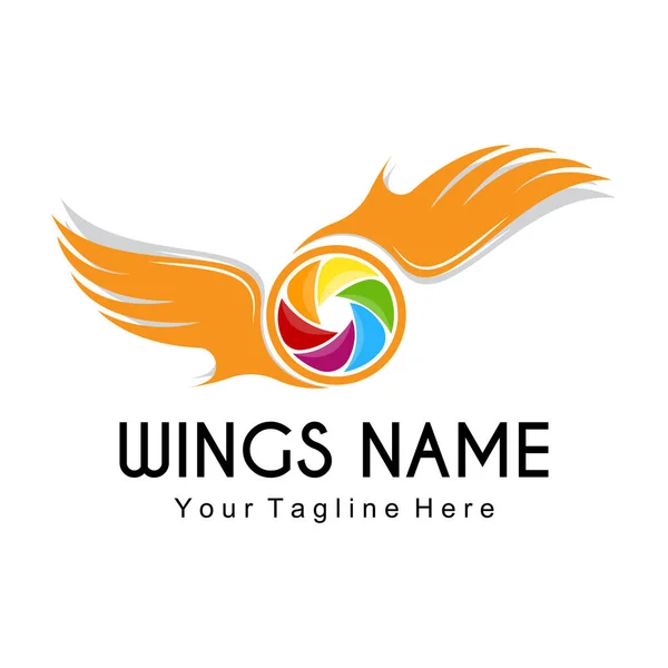 Wings Logo Design Shield Wings Vector Bird Feather Illustration — 스톡 벡터