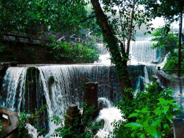 Şelalenin güzel manzarası